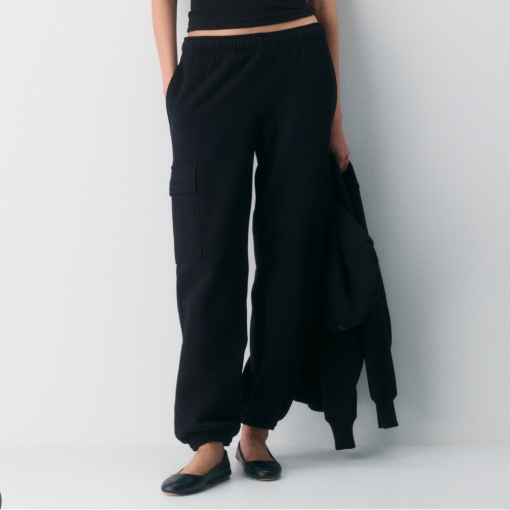Cozy Sweatfleece Mega Fit Cargo™ Jogger in Black